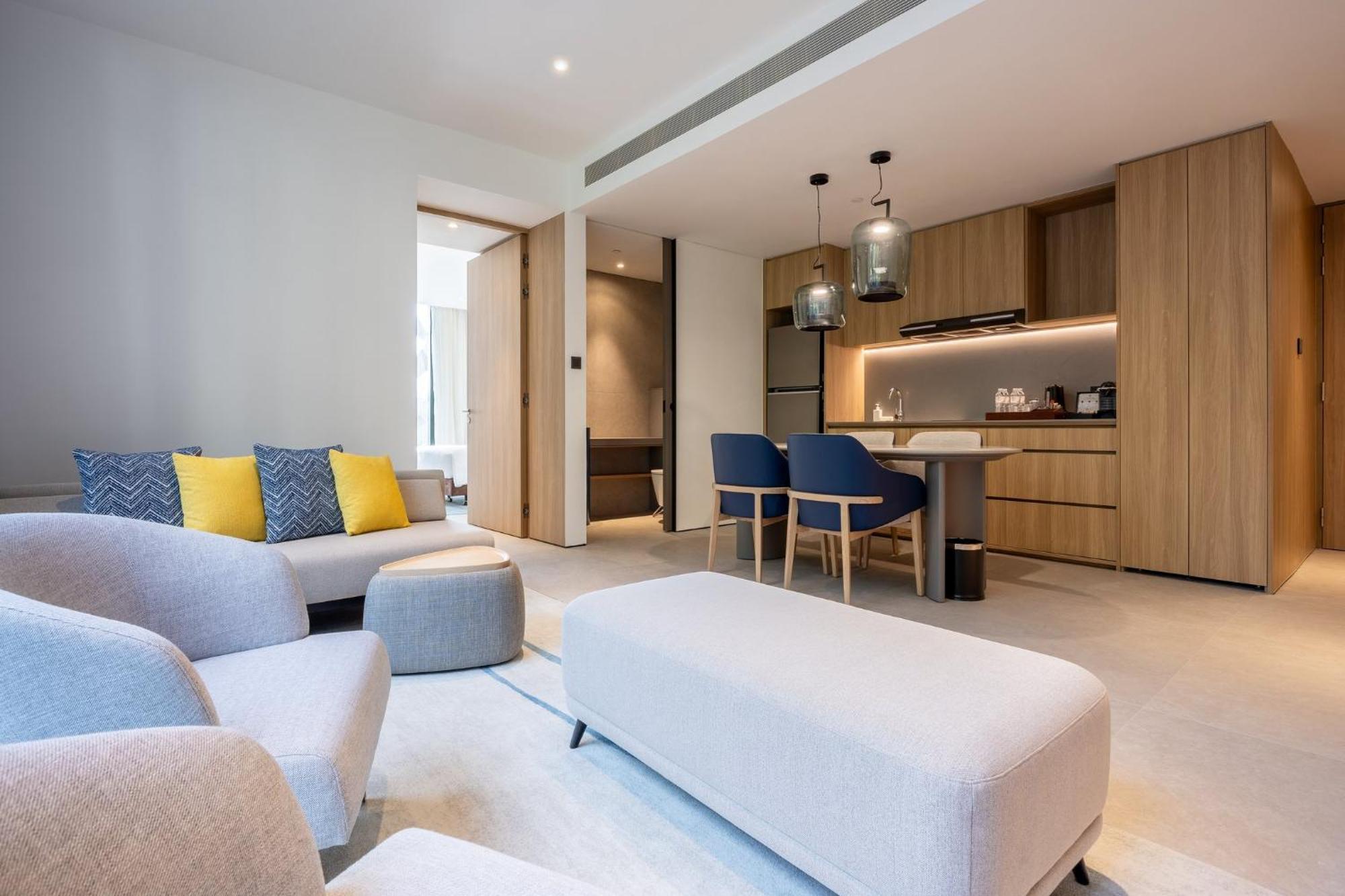 فندق كراون بلازا مطار شانجي سنغافورة المظهر الخارجي الصورة A two-bedroom apartment at The Hari